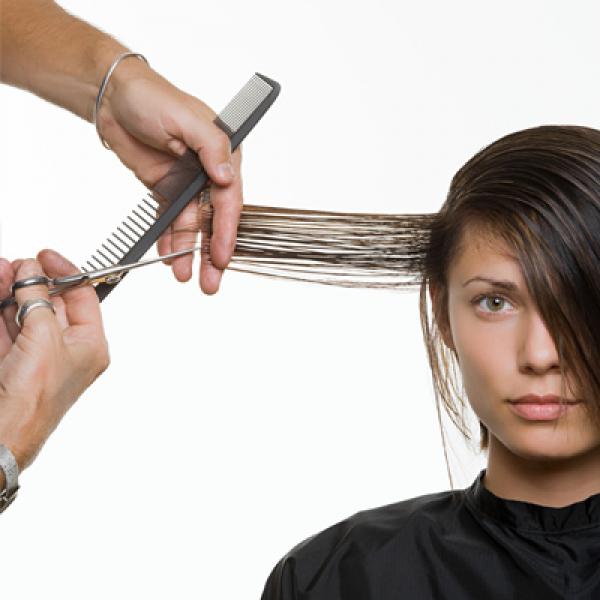Nằm mơ thấy cắt tóc liên quan gì đến cuộc sống thực tế  sitanguyencom