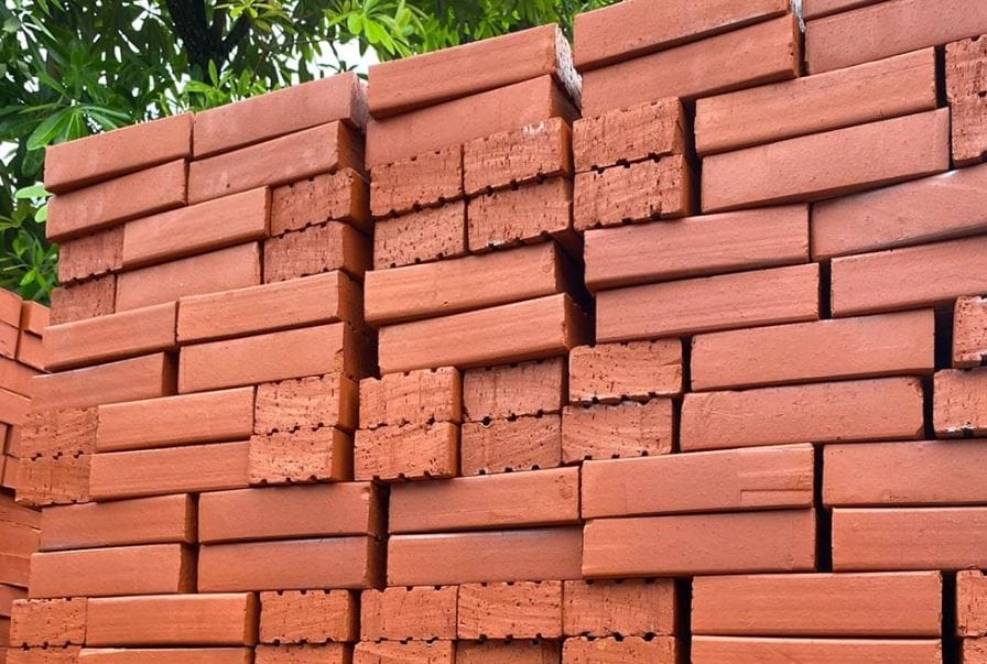 Gạch là vật liệu quen thuộc trong các công trình xây dựng nhà cửa