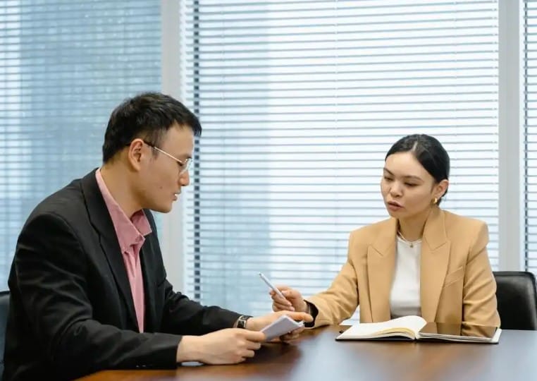 Mơ thấy sếp đến nhà và những giải mã theo từng trường hợp