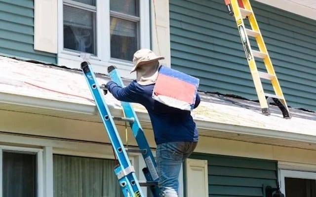 Chi tiết các tình huống mơ leo lên nóc nhà