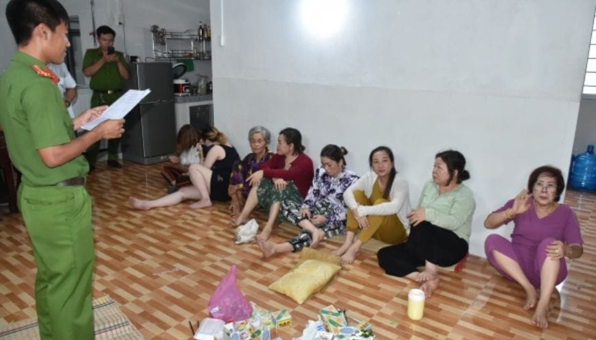 Mơ thấy đánh bài bị công an bắt và ý nghĩa đằng sau