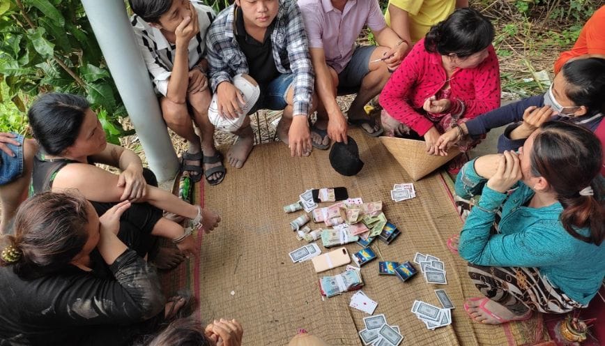 Mách bạn điềm báo của giấc mộng đang đánh bài bị công an bắt