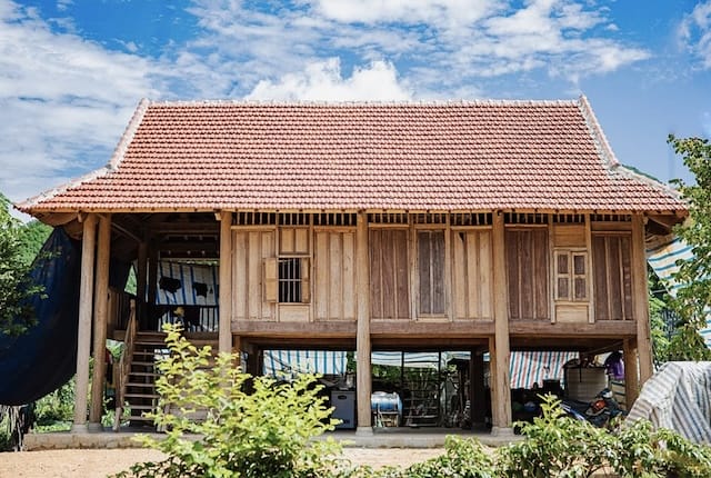 Mơ thấy làm nhà sàn đánh con gì?
