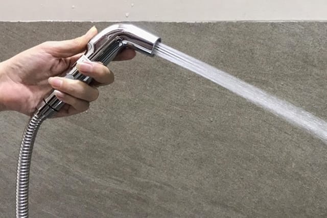 Điềm báo chung khi mơ thấy xịt nước rửa nhà