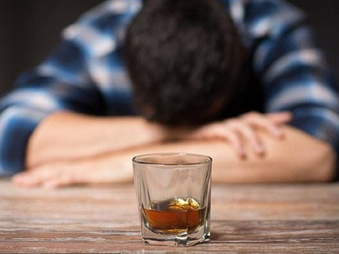 Bạn đã biết gì về thông điệp khi ngủ mơ thấy uống rượu?
