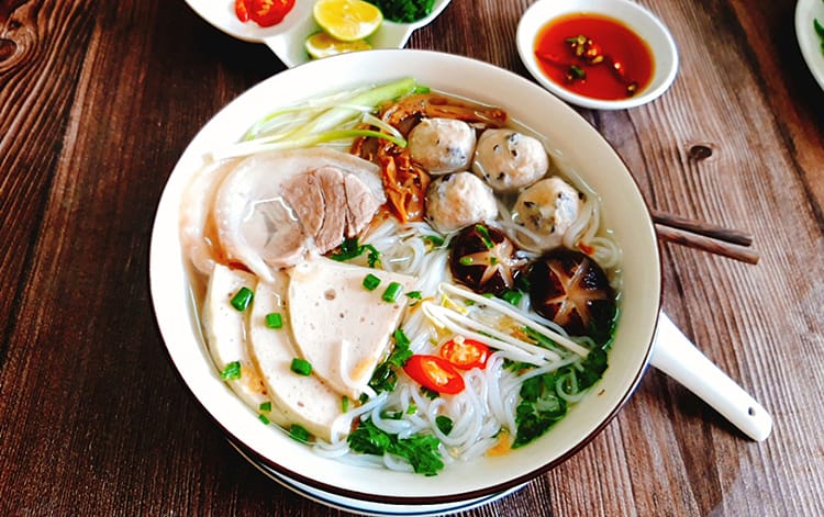 Mơ ăn bún mọc mang đến vận may