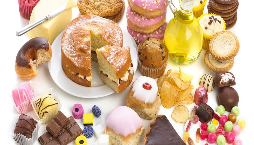 Mơ thấy ăn bánh ngọt và điềm báo tương lai