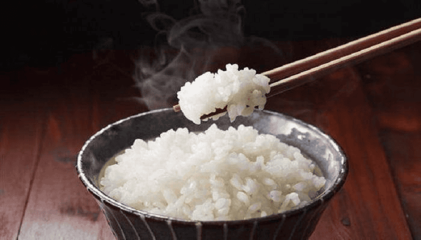 Mơ thấy ăn cơm