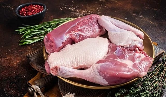 Mơ thấy ăn thịt vịt sống