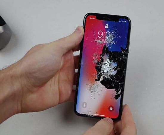 Mơ thấy điện thoại vỡ thường ngụ ý về điều không may