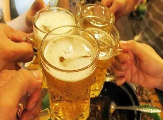  Mơ thấy uống bia liệu có mang đến thông điệp gì hay không?