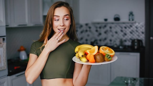 Mộng thấy ăn trái cây nhà hàng xóm