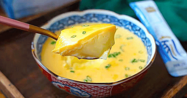 Mộng thấy ăn trứng gà hấp