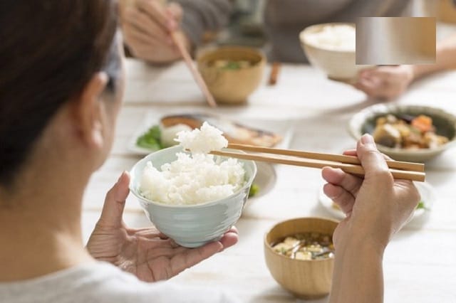 Nằm mơ thấy ăn cơm nên đánh con đề số mấy?