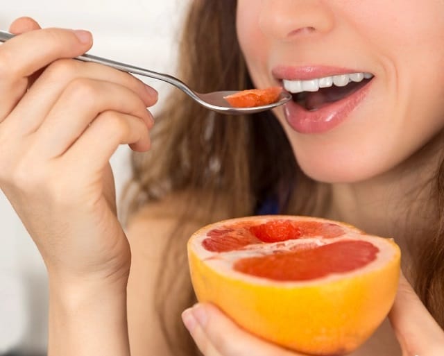 Ngủ mơ thấy ăn bưởi ngọt là dự báo may mắn