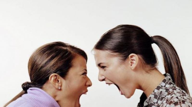 Điềm báo trong giấc mơ thấy cãi nhau với người lạ được giải mã