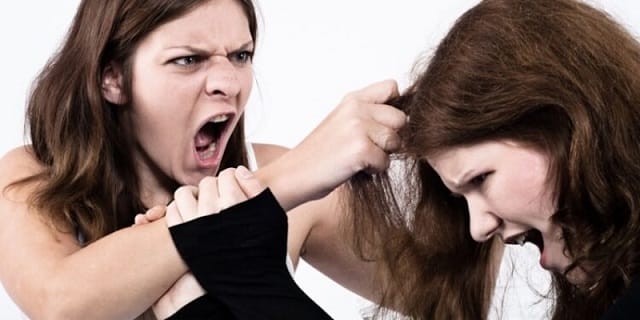 Nằm mơ thấy cãi nhau với chị em gái