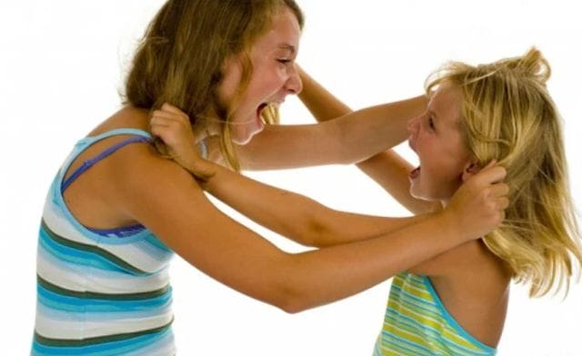 Ý nghĩa giấc mơ thấy đánh nhau với người thân chi tiết nhất