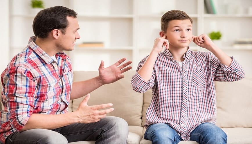 Mơ thấy 2 bố con đánh nhau: Điềm báo gì? Con số may mắn nào đi kèm?