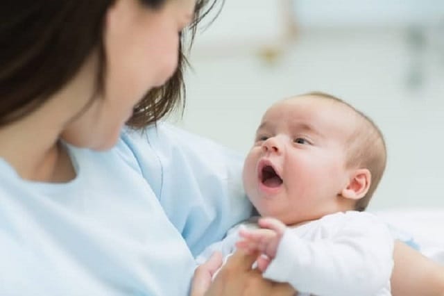 Mơ thấy bế con nít là điềm báo gì?