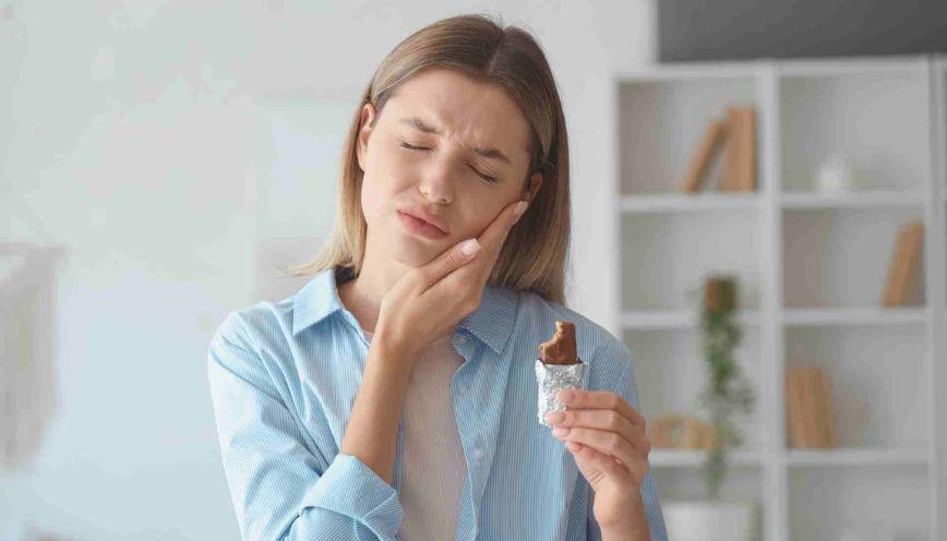 Chẳng may bị cắn vào lưỡi lúc sáng sớm