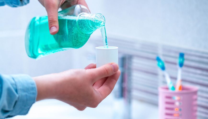 Cách xử lý vết thương và chăm sóc răng miệng