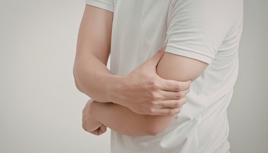Bắp tay trái giật vào buổi tối