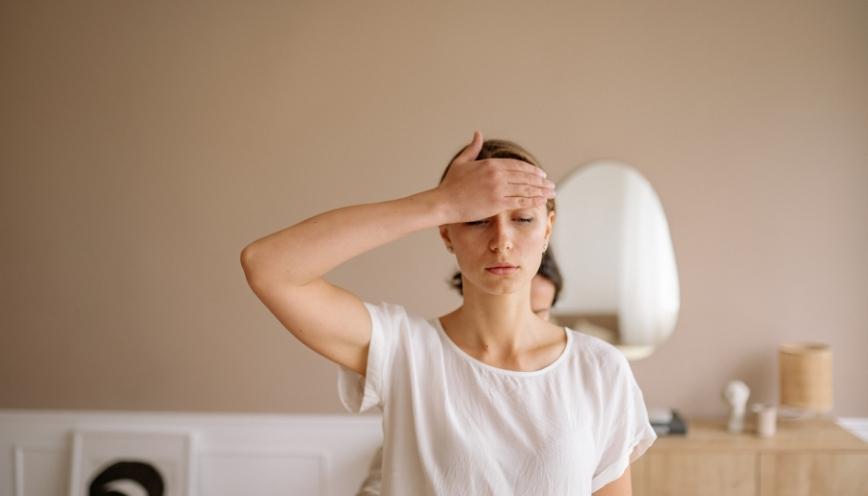 Giật giữa trán từ 9 đến 11 giờ