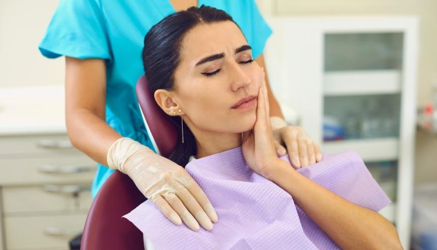 Giật má trái từ 11 đến 13 giờ