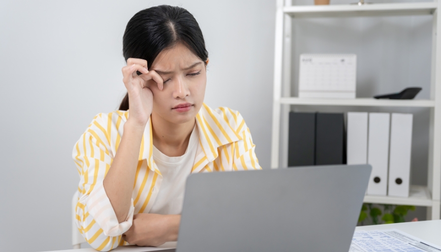 Giật mắt phải từ 9 đến 11 giờ