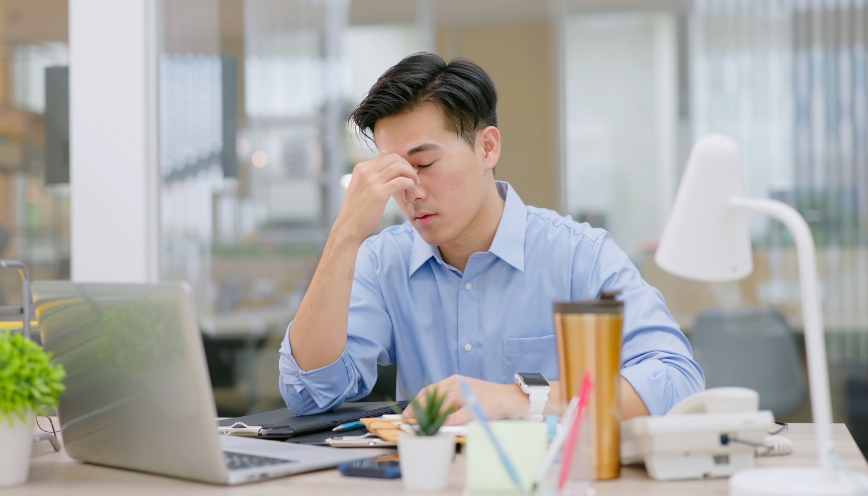 Giật mắt phải từ 15 đến 17 giờ
