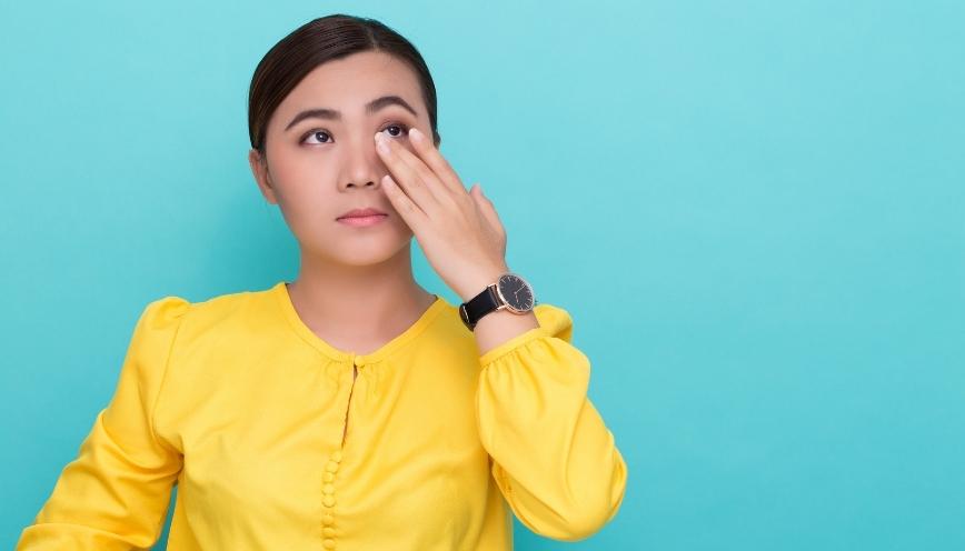 Nguyên nhân khoa học khiến mắt trái nữ bị giật