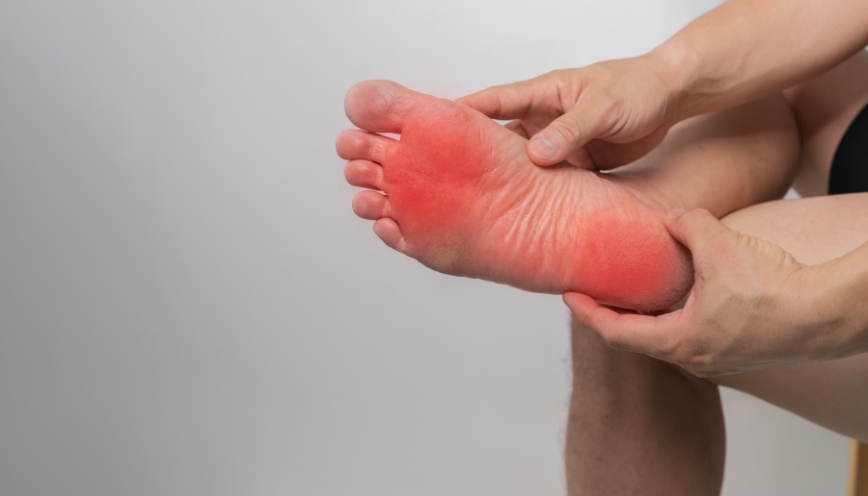 Gợi ý con số may mắn khi lòng bàn chân phải ngứa