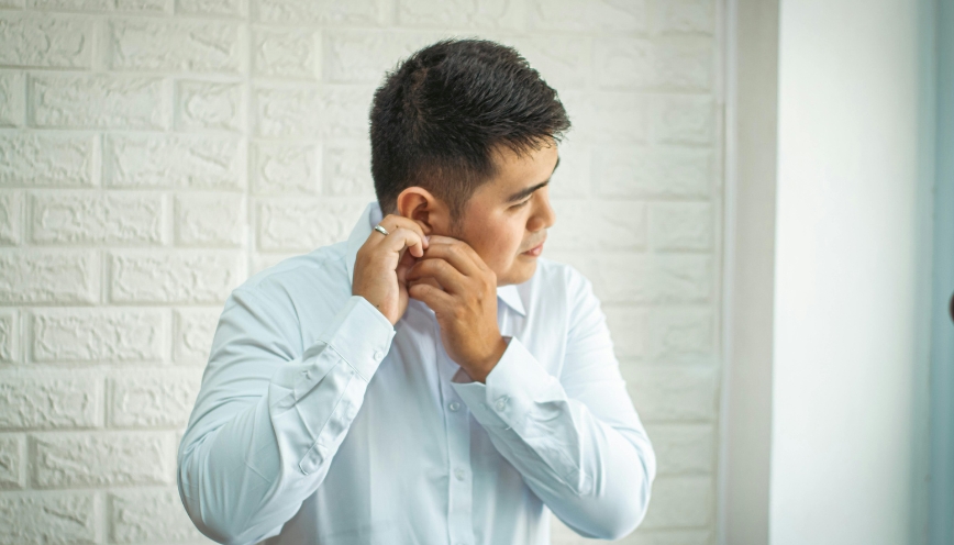Ngứa tai phải từ 7 đến 9 giờ
