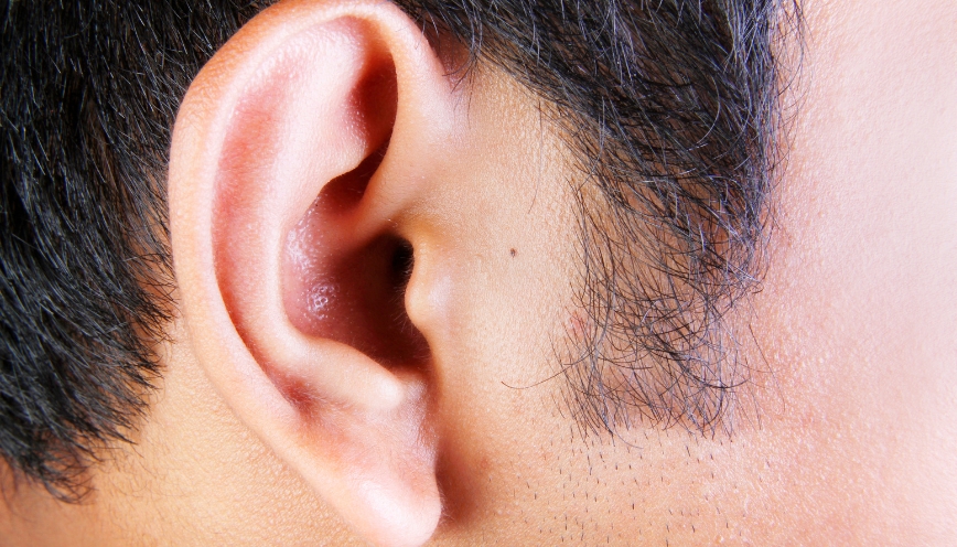 Gợi ý con số may mắn khi nam giới ngứa tai phải