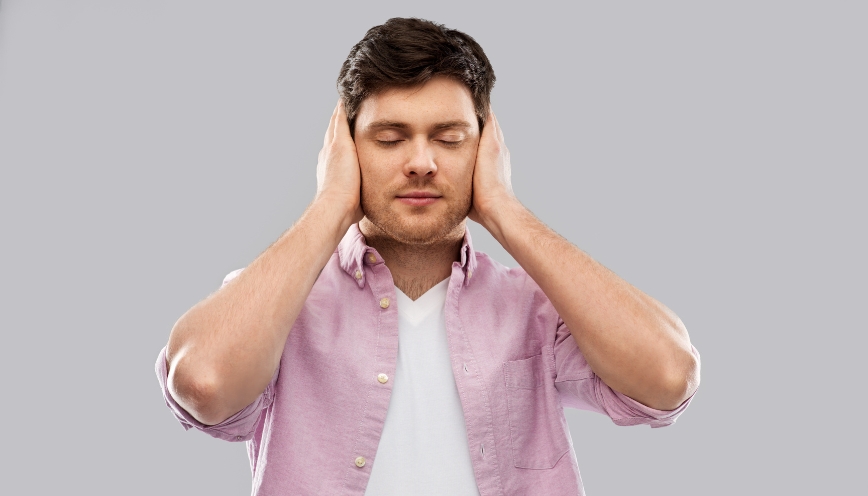 Ngứa tai trái từ 15 đến 17 giờ