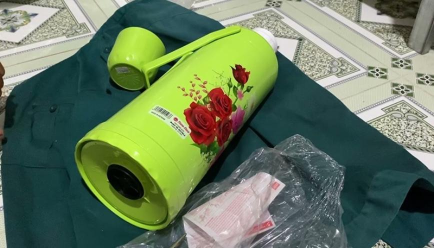 Cần làm gì khi phích nước bất ngờ bị vỡ?