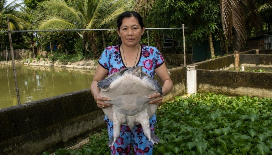 Ba ba bất ngờ xuất hiện trong nhà