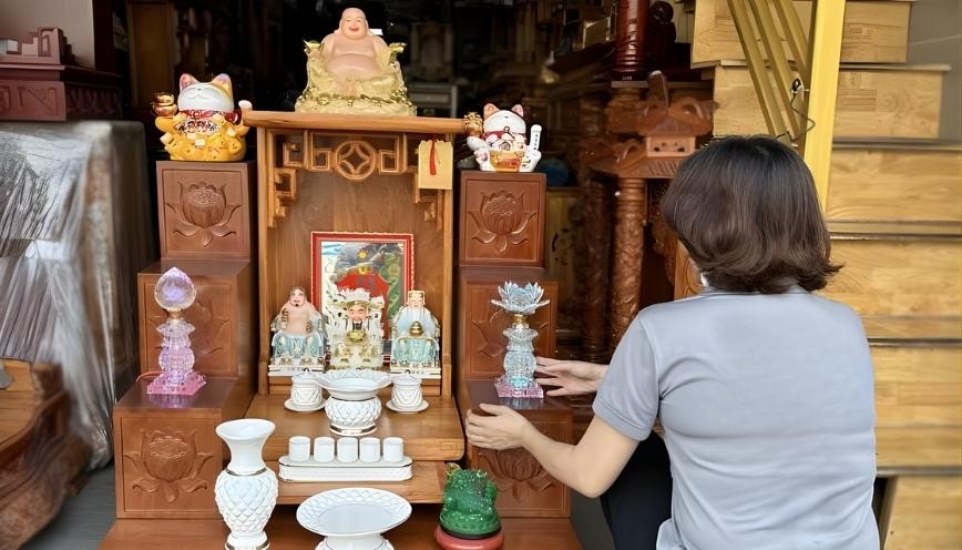 Trình tự bao sái bàn thờ Thần Tài tại nhà, cửa hàng