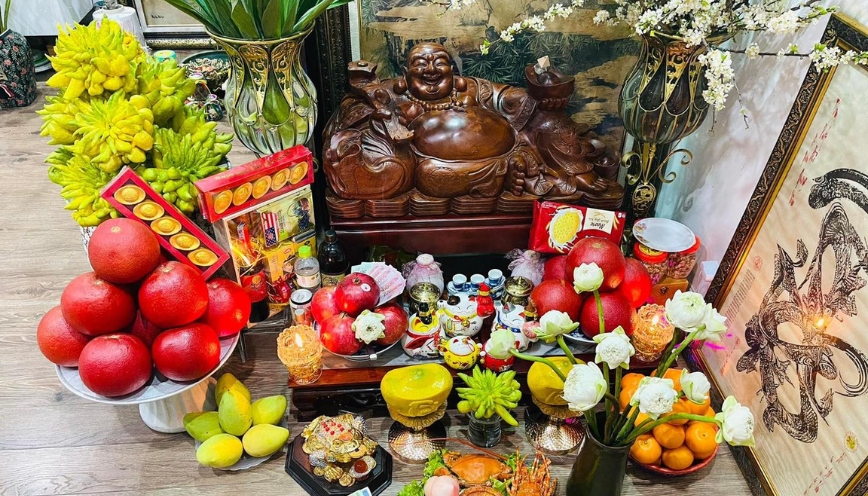 Chuẩn bị lễ vật và việc lau dọn ban Thần Tài